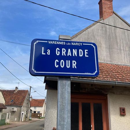 Вилла Logis Cote Jardin Varennes-les-Narcy Экстерьер фото
