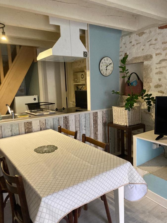 Вилла Logis Cote Jardin Varennes-les-Narcy Экстерьер фото