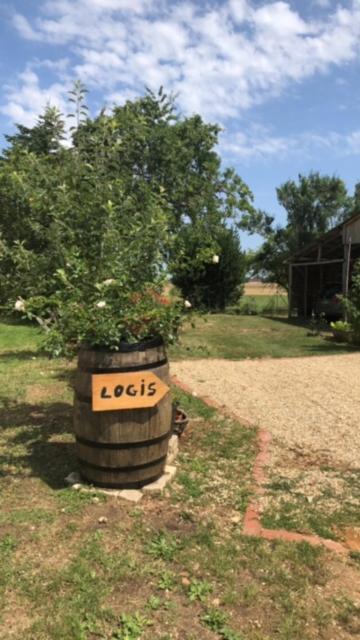 Вилла Logis Cote Jardin Varennes-les-Narcy Экстерьер фото
