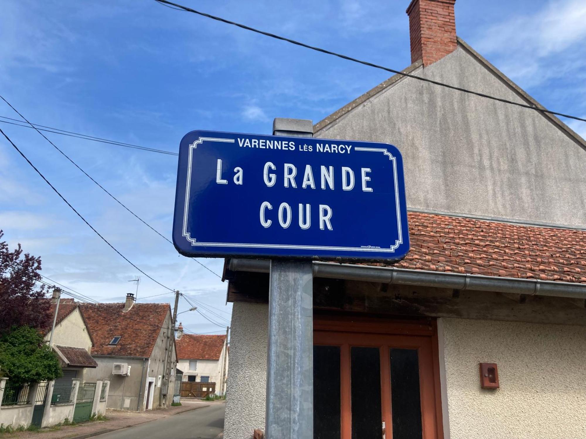 Вилла Logis Cote Jardin Varennes-les-Narcy Экстерьер фото